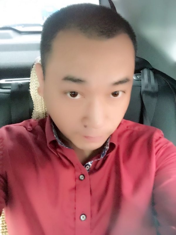 在一个路口等的第一张照片--厦门交友网