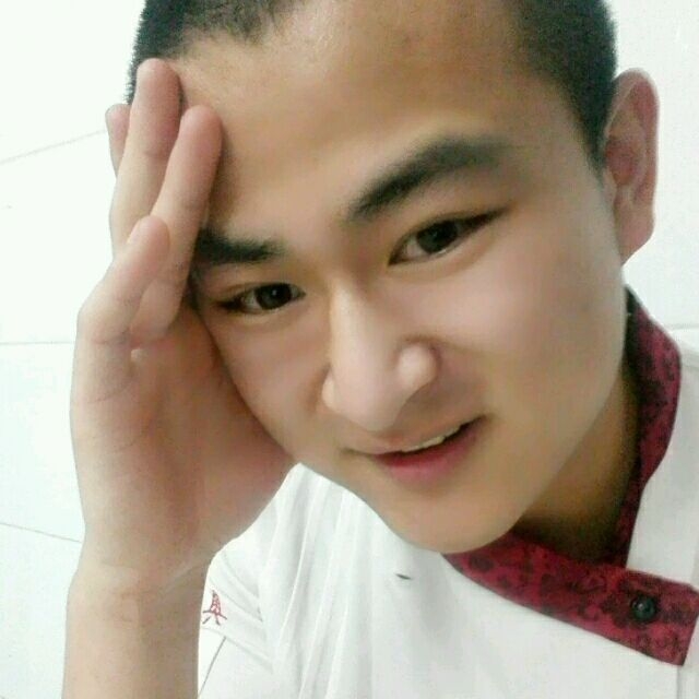 人潮拥挤的第一张照片--厦门交友网